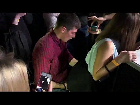 ❤️ Kev sib deev tiag nyob rau hauv ib lub nightclub Lavxias teb sab. 18-xyoo-laus Lavxias teb sab ntxhais nyob rau hauv lub qhov quav thiab qhov chaw mos fucked nyob rau hauv ib tug nightclub ❤️❌ Anal video ntawm hmn.pornohammer.ru%  ib