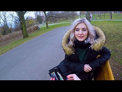 ❤️ Swallows ib tug neeg txawv lub kub cum rau nyiaj - blowjob nyob rau hauv lub tiaj ua si los ntawm Eva Elfie ❤️❌ Anal video ntawm hmn.pornohammer.ru% ib